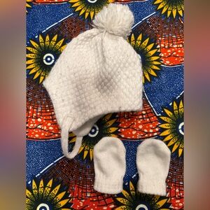 Cat & Jack Fall / Winter Soft Fleece Baby Pom Hat + Mitten Set Cream White 6-12M